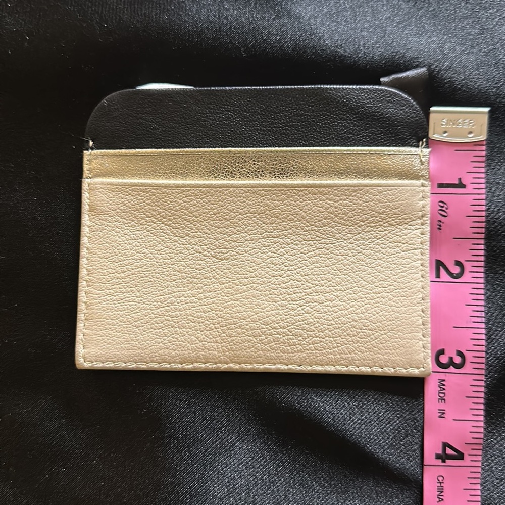 Woman’s Accessory - Picture 4 of 4